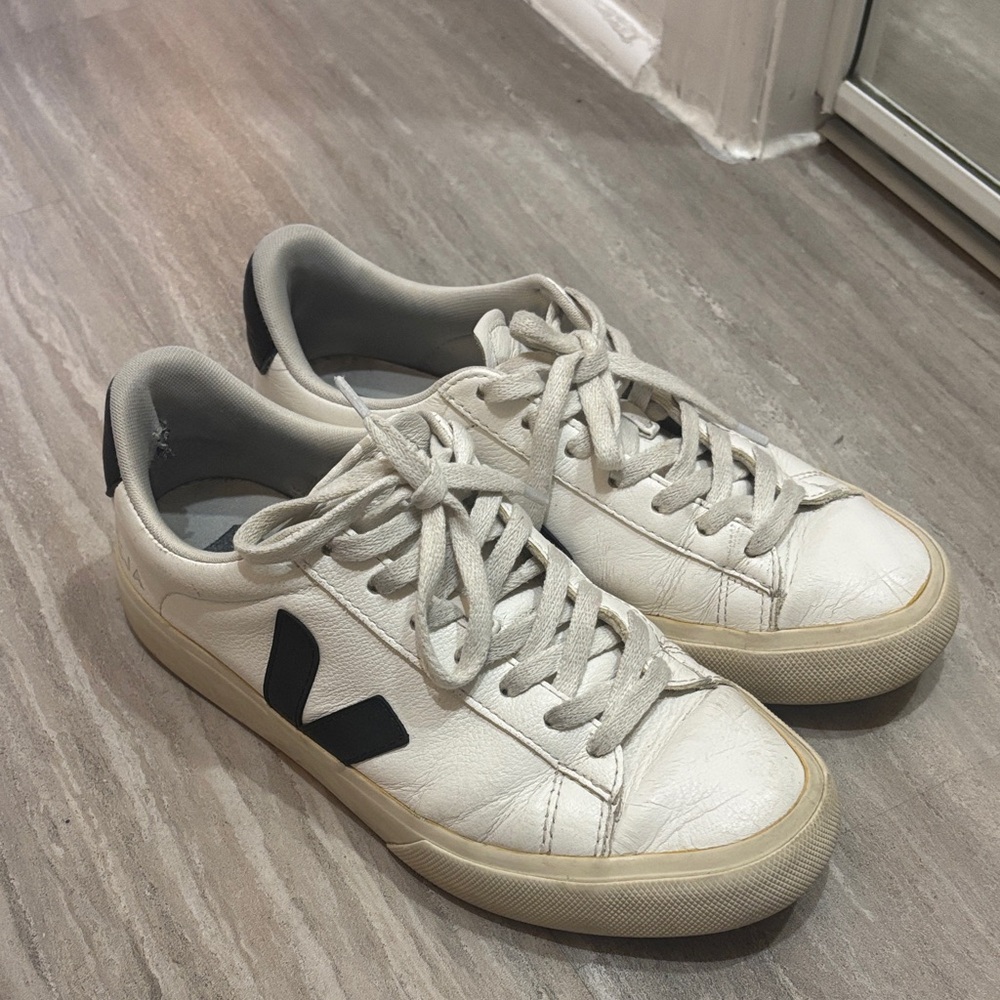Veja women White and Black Casual Sneakers